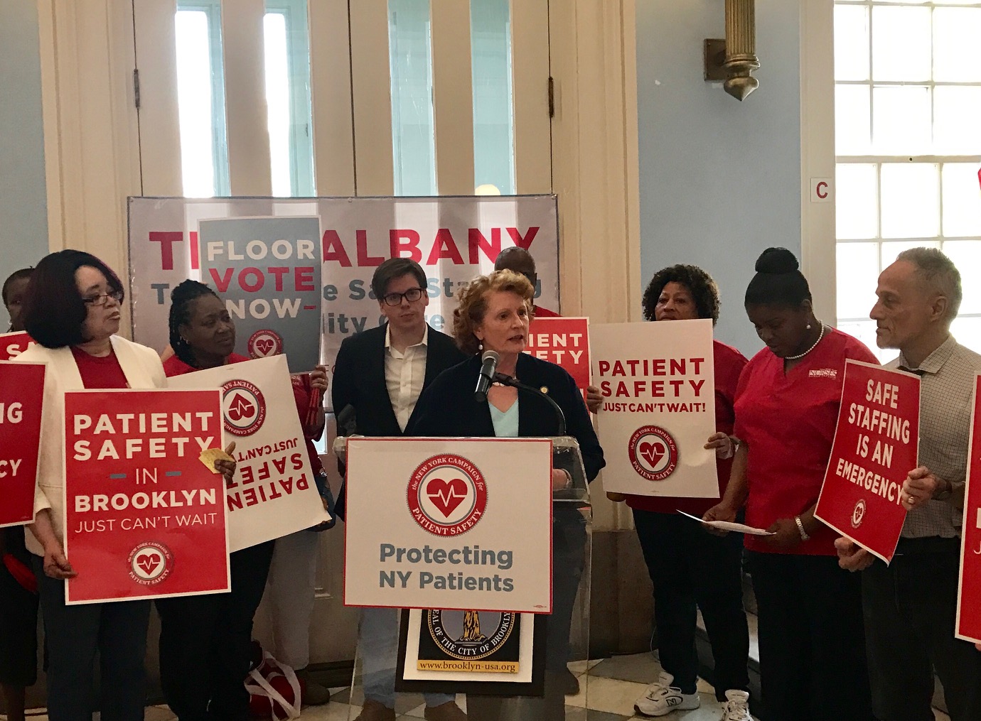 Assemblymember Simon joins nurses from NYSNA to advocate for safe staffing at health care facilities.