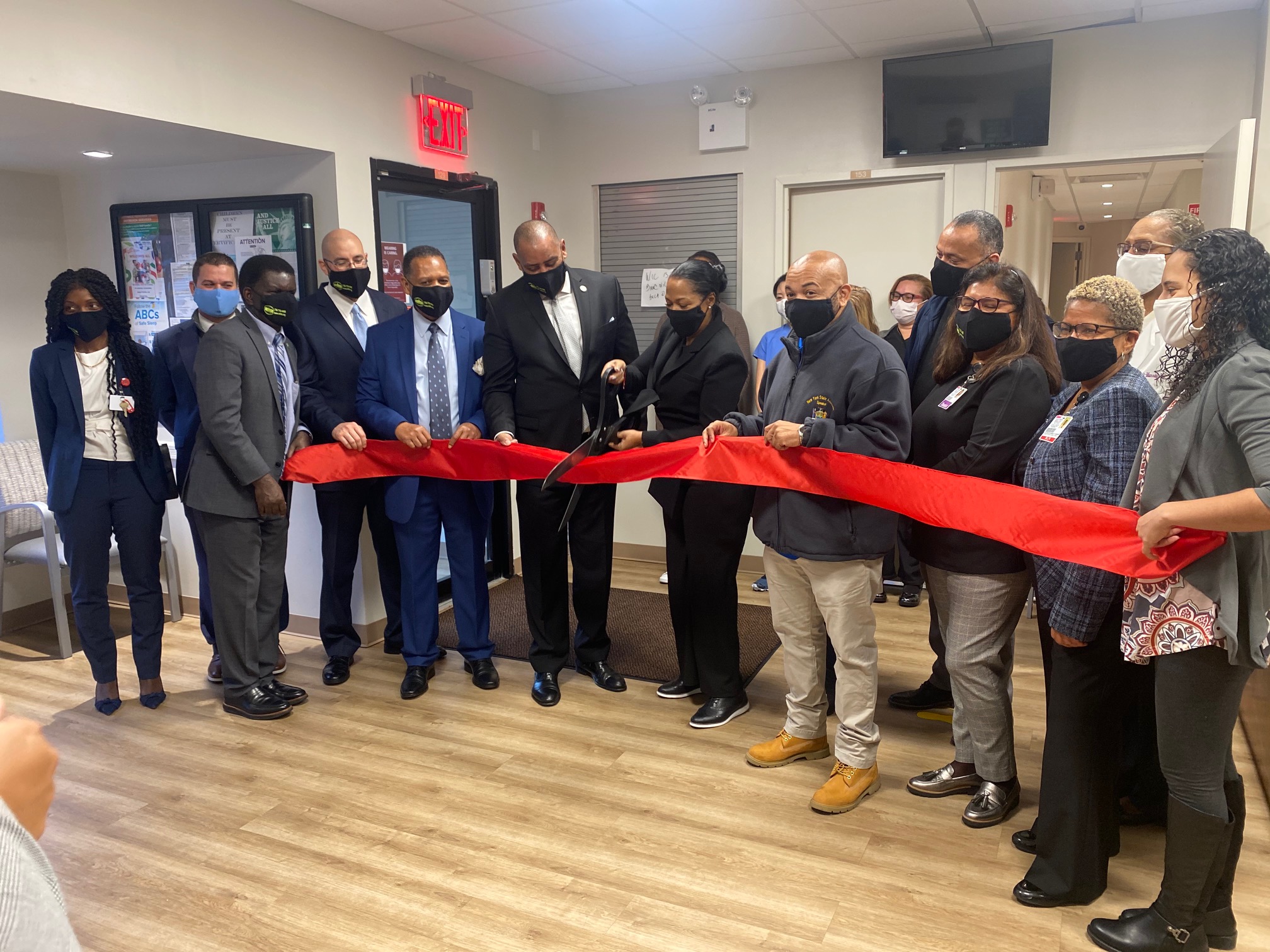 Speaker Carl Heastie joins in celebrating the grand opening of Vanguard Dental Office at Morris Heights Health Center.